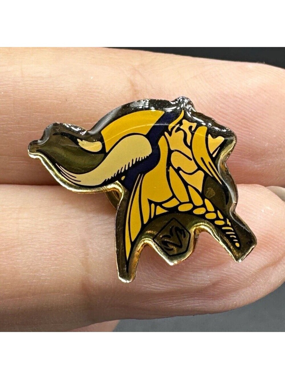 Minnesota Vikings Dodge Ram Promo Lapel Pin Vintage NFL Football Enamel